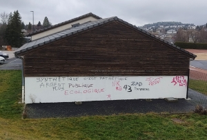 Tence : des graffitis s’invitent aux vœux du maire