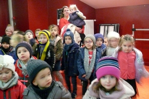 Les écoliers de Grazac au théâtre à Yssingeaux