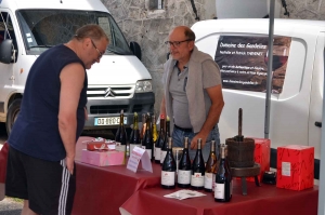 Du vin et des vignerons dans les rues paisibles de Beauzac