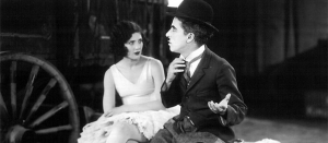 n atelier cirque avant la projection du film de Chaplin|||