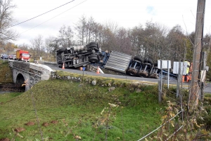 Un camion se renverse entre Fay-sur-Lignon et Le Mazet-Saint-Voy