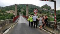 Saint-Ilpize : le pont suspendu endommagé