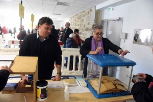 Tence ; David Salque-Pradier remporte les élections face à Brigitte Renaud