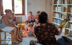 Bas-en-Basset : les enfants et assistantes maternelles de retour à la bibliothèque