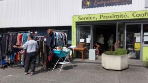 Sainte-Sigolène : comment la boutique Emmaüs est ouverte cet été
