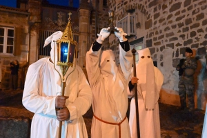 Procession des Pénitents blancs : les photos au Puy-en-Velay