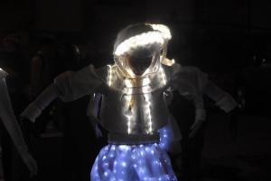 Yssingeaux : des lutins en habits de lumières « ambiancent » la nuit (vidéo)
