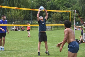 Aiguilhe : un record de participation au tournoi de volley sur herbe