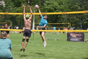 Aiguilhe : un record de participation au tournoi de volley sur herbe