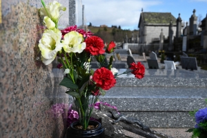 Dunières : plusieurs vols de fleurs constatés au cimetière