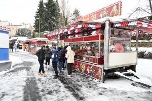 Yssingeaux : la fête foraine fait de la résistance face à la neige