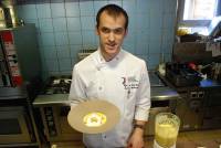 Rémy Michelas présente son cappuccino de butternut.||