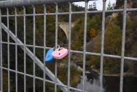 Yssingeaux-Grazac : le pont métallique de l&#039;Enceinte transformé en pont des amoureux