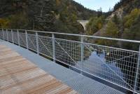Yssingeaux-Grazac : le pont métallique de l&#039;Enceinte transformé en pont des amoureux