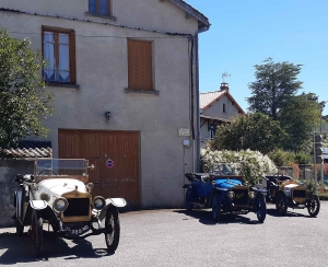 Saint-Pal-de-Chalencon : le bourg présenté à des collectionneurs de voitures anciennes
