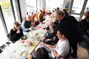 Le Chambon-sur-Lignon : des restaurateurs offrent un repas ukrainien à 40 réfugiés