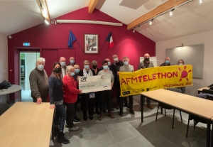 Un chèque de 2281 € remis au Téléthon à Saint-Ferréol-d&#039;Auroure
