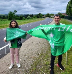 Bas-en-Basset : à chaque match des Verts à l’extérieur, il agite son drapeau au bord de la route