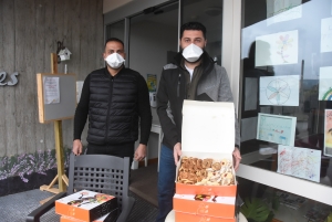 Dunières : trois artisans offrent des pâtisseries turques aux soignants