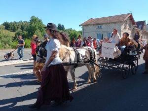 Le Mazet-Saint-Voy : le défilé des chars revisite les séries télés
