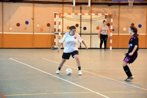 Bas-en-Basset : Andrézieux s&#039;offre le premier tournoi futsal féminin contre les Bassoises