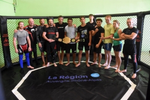 Au Puy-en-Velay, des adeptes des arts martiaux mixtes s&#039;adonnent au MMA