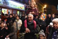 Monistrol-sur-Loire : des centaines de personnes derrière la calèche du Père Noël
