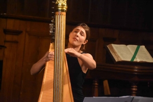 La harpiste Anaïs Gaudemard
