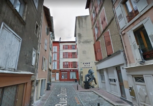 Puy-en-Velay : une cage d&#039;escalier en bois détruite dans un immeuble