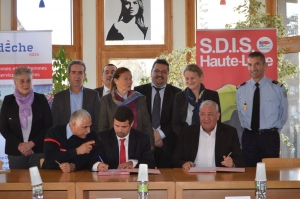 La convention a été signée en mairie du Chambon-sur-Lignon|Serge Morais, directeur général adjoint de l&#039;ARS|||