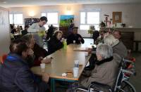 Yssingeaux : 30 résidents de la maison de retraite en balade avec les collégiens