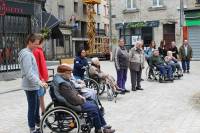 Yssingeaux : 30 résidents de la maison de retraite en balade avec les collégiens