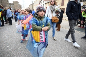 Monistrol-sur-Loire : les enfants ont swingué pour fêter Carnaval (vidéo)