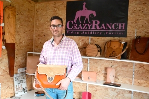 Saint-Bonnet-le-Froid : sellier et maroquinier, il a ouvert son magasin Crazy Ranch