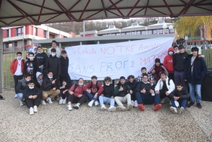 Le Puy-en-Velay : des lycéens en grève pour réclamer la nomination d&#039;un professeur