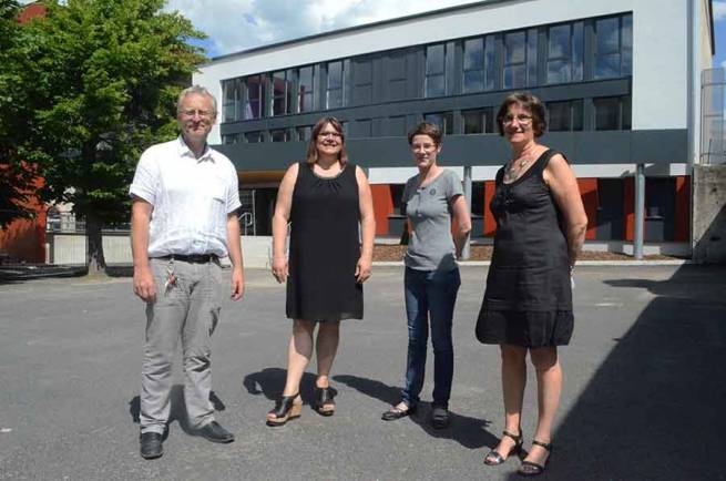 Richard Barthélémy (directeur de l&#039;ESCY), Hélène Rodier (adjointe au lycée), Agnès Lezotre (adjointe au collège) et Bernadette Mourier (directeur du LEAP).||