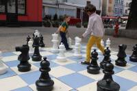 Un jeu d'échecs géant au Puy.||