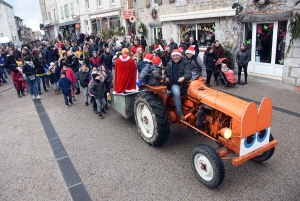Saint-Agrève : un défilé féerique original dans la grande rue