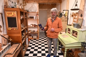 Le Puy-en-Velay : un brocanteur ouvre une boutique dans la rue Raphaël