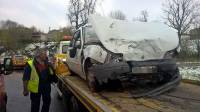 Le choc a été violent comme en témoigne l'état de la "Clio".|Les trois passagers de la Nissan sont blessés légers.||||