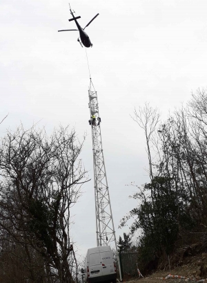 Le dernier des 8 pylônes de téléphonie mobile prévus en Haute-Loire levé à Roche-en-Régnier