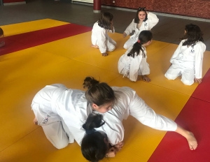 Des judokas en herbe à l&#039;école Saint-Louis des Villettes