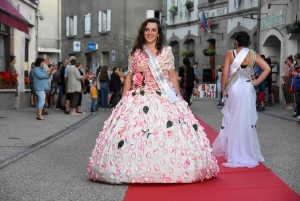 Saint-Agrève : un défilé de mode dans la rue fraîchement rénovée