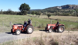 Saint-Julien-Chapteuil : 16 tracteurs en file indienne sur la 8e Tractorando