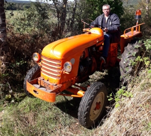Saint-Julien-Chapteuil : 16 tracteurs en file indienne sur la 8e Tractorando