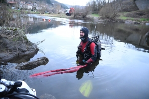 Une voiture à la dérive se retrouve immergée dans la Loire à Chamalières-sur-Loire (vidéo)