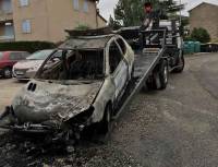 Monistrol-sur-Loire : une voiture incendiée, une seconde endommagée