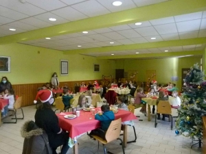 Saint Front : un repas de fête et la visite du Père Noël à l’école