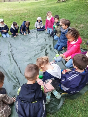 Monistrol-sur-Loire : les écoliers du Château découvrent la population aquatique de la Semène