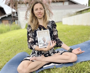 Prenez soin de vous en 15 séances thématiques de yoga avec un livre d'Anne-Claire Mihalic